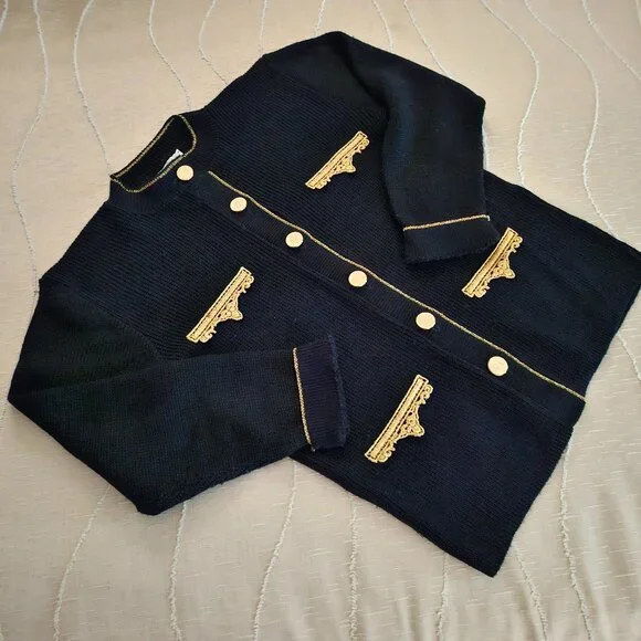 🔥HP🔥CHANEL-STYLE BLACK CARDIGAN w/ GOLD ACCENTS FEATURING SIX BUTTON CLOSURE - Picture 3 of 12